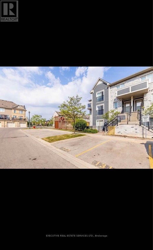 Primary Photo - 60-160 Fairwood Cir