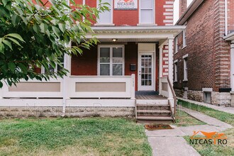 Building Photo - 138 E 11th Ave