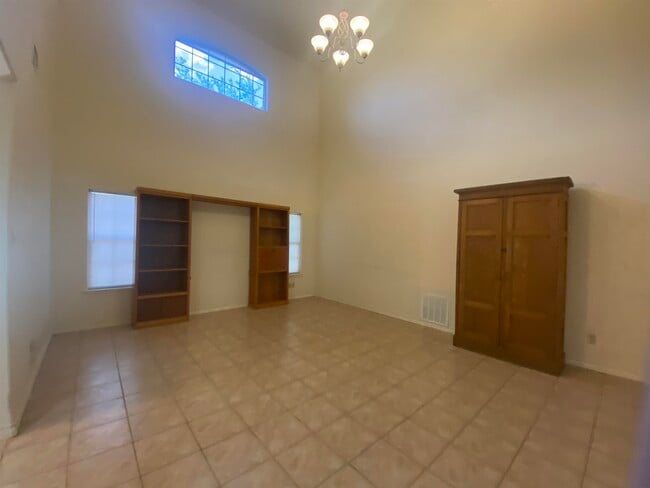 Building Photo - 1514 Serene Dr