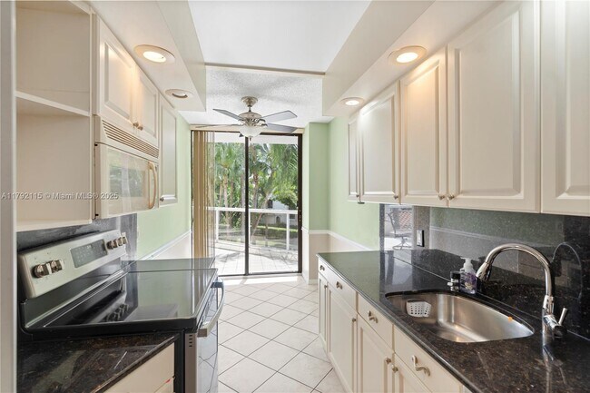 Foto del edificio - 3610 Yacht Club Dr