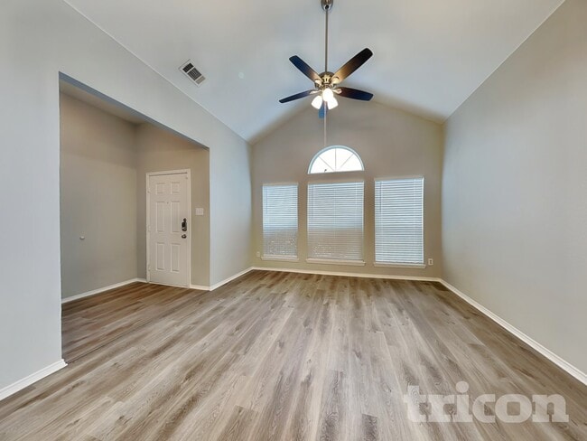 Building Photo - 1700 Bob Dr