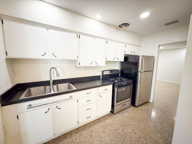 Foto del edificio - 921 NE 6th Ave