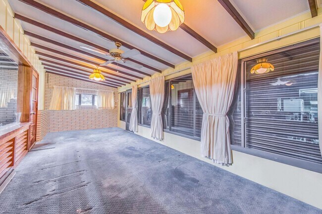Building Photo - Charming 3 Bedroom, 2 Bath Single Family H...