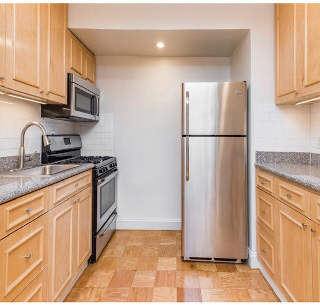 Building Photo - 2534 Crescent Street #LA
