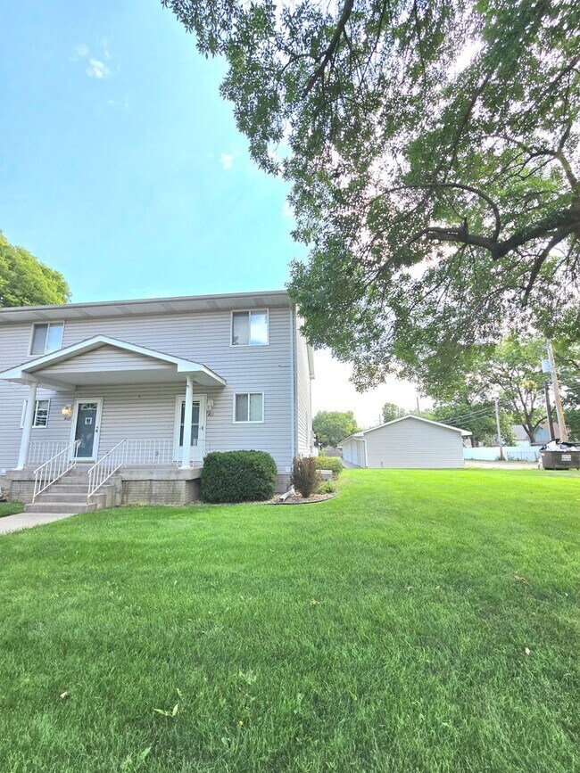 Building Photo - Nice spacious 2 story condo