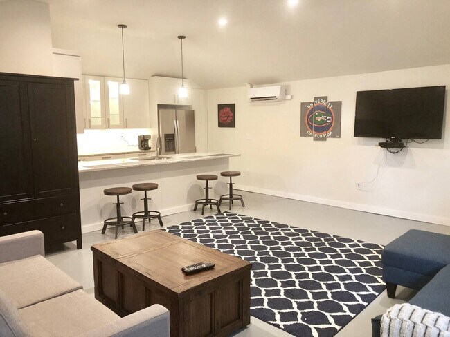 Building Photo - 1929 NW 7th Ln