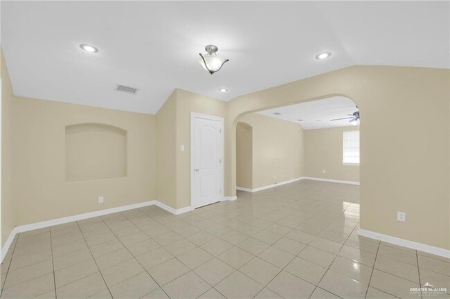 Building Photo - 710 N 9th St