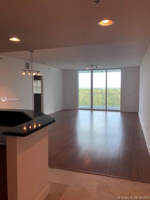 Building Photo - 14951 Royal Oaks Ln