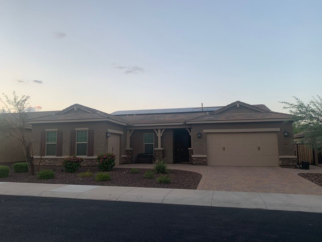 Primary Photo - Gorgeous 5 Bed 3.5 Bath 3 Car garage home ...