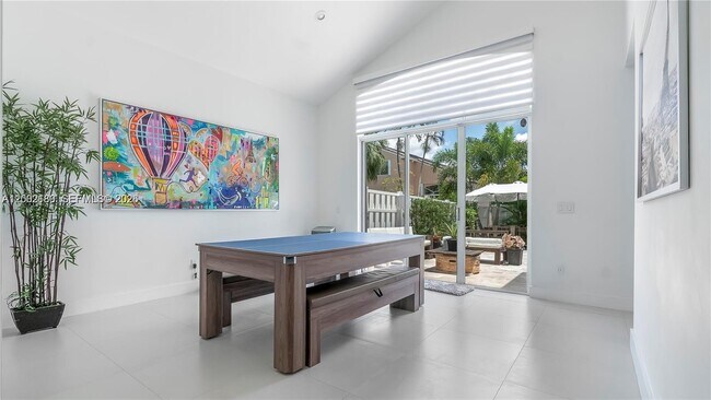 Foto del edificio - 321 SW 194th Ave