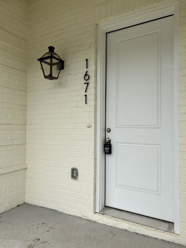 Building Photo - *MOVE IN SPECIAL 1/2 security deposit and waiving $175 Admin Fee!* New Build 3 Beds | 3.5 Baths |...