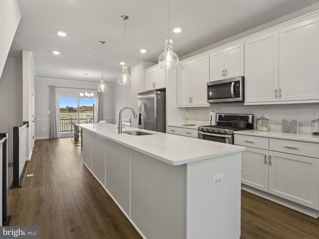 Foto del edificio - 4810 Vista Glen Ln