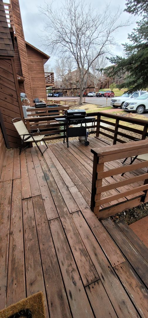 Building Photo - Charming Westside 2 Bedroom- pet friendly