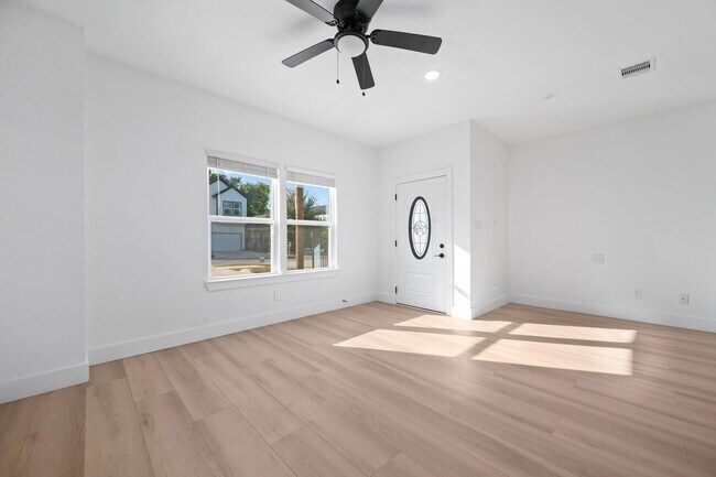 Foto del edificio - 8412 Sunnyhill St