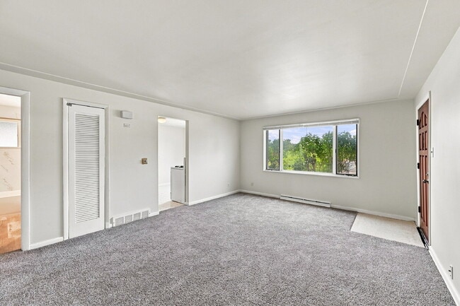 Photo - $1,495.95 - 2 Bed, 1 Bath Newly Renovated Duplex Unit! Apartment