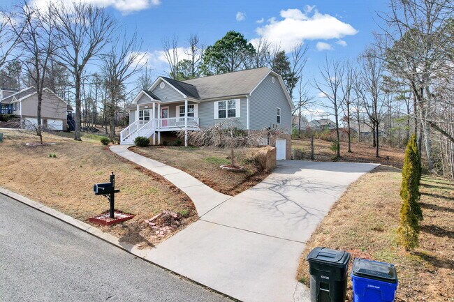 Building Photo - 217 Home Pl Ct SE