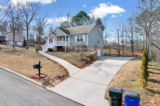 Foto del edificio - 217 Home Pl Ct SE