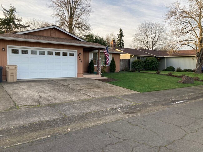 Foto del edificio - Spacious 3-bedroom, 2 bath home in SE Albany