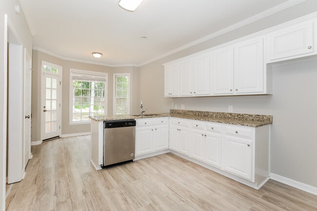 Building Photo - 1702 Woodstone Cove SE