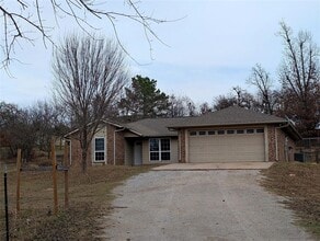 Building Photo - 16904 Meadow Lake Cir