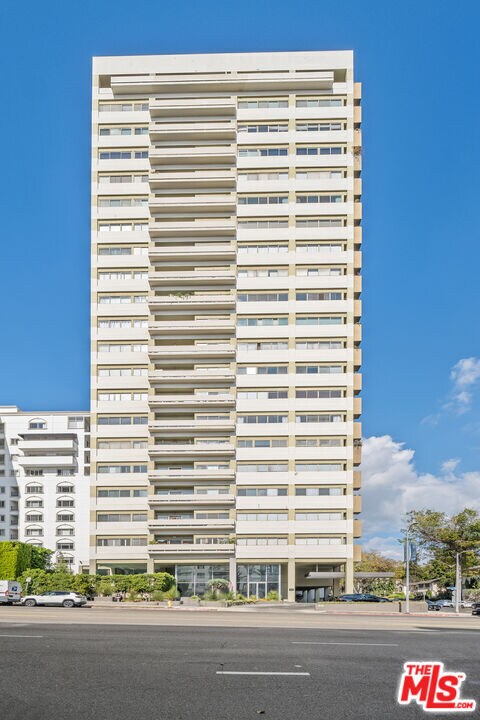 Foto del edificio - 10701 Wilshire Blvd
