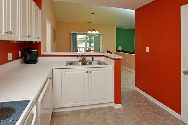 Foto del edificio - 537 Spring Forest Rd
