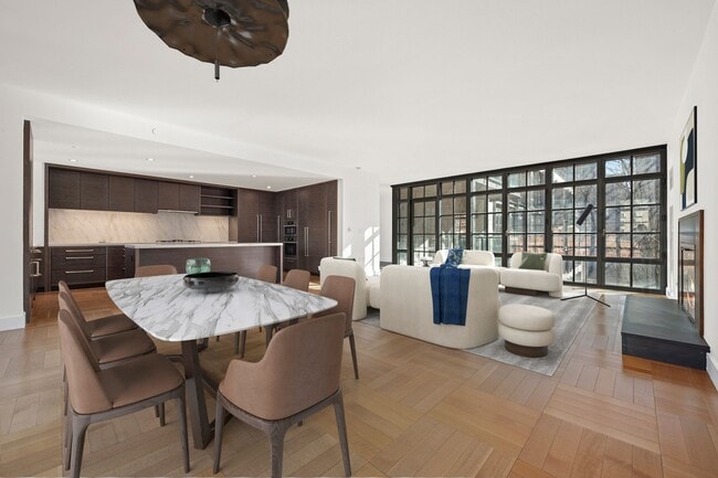 Building Photo - 500 W 21st St