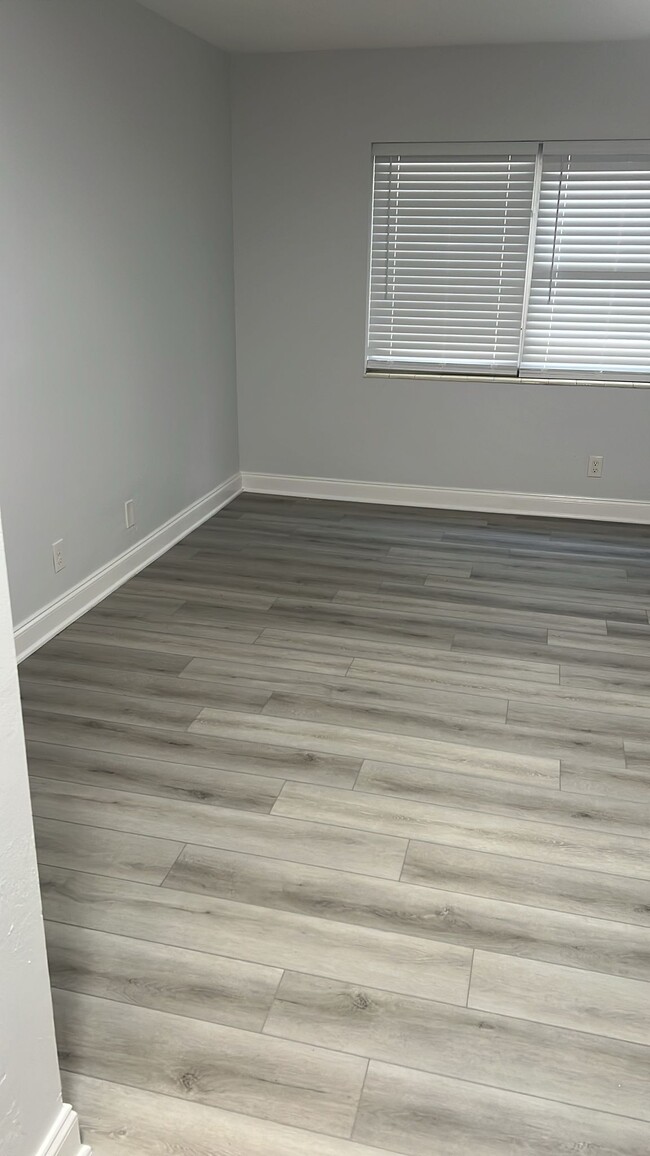 Building Photo - 6844 Harding Ave