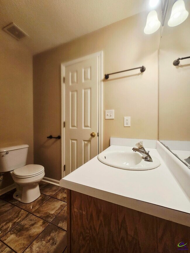 Foto del edificio - 217 Willis Creek Rd