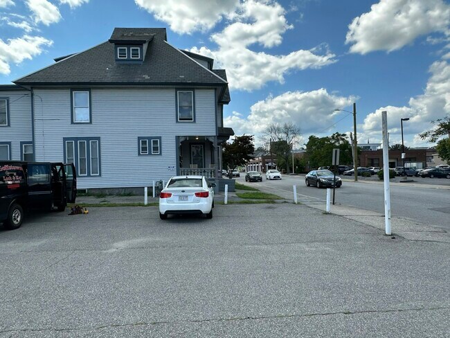 Building Photo - 319 Hanover St