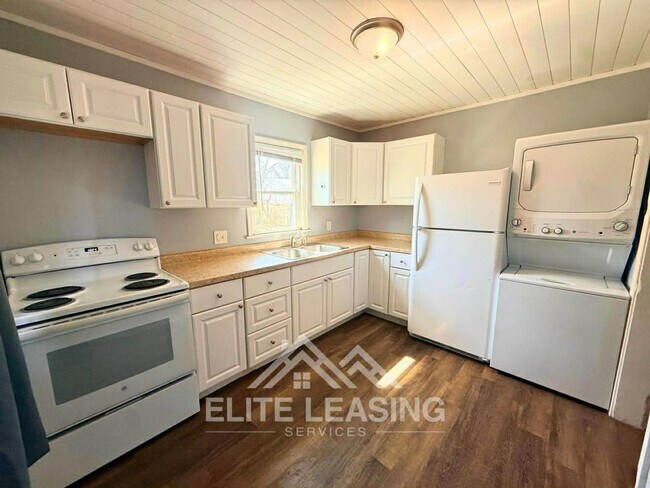 Foto del edificio - 2 Bedroom Home with Fenced Yard