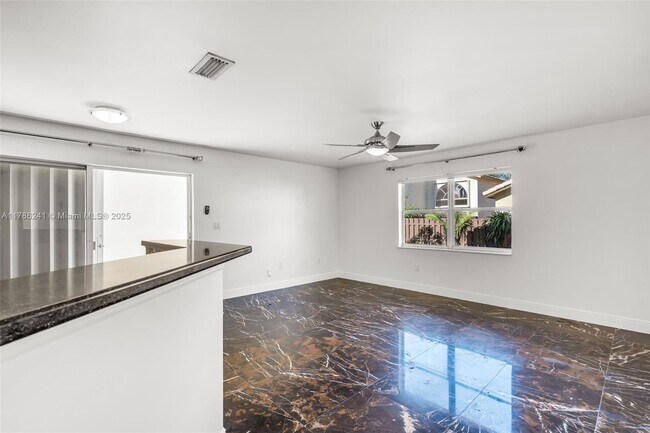 Foto del edificio - 5160 NW 112th Ct