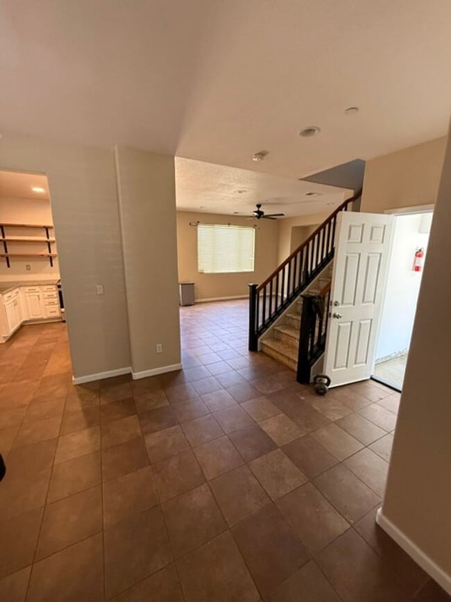 Foto del edificio - **Beautiful 2-Story Home Next to the Park**
