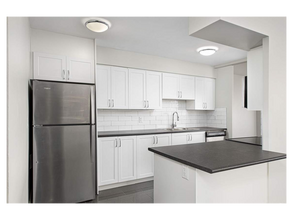 Thorncliffe Park Drive Rentals Promo - Parkway Place Apartments