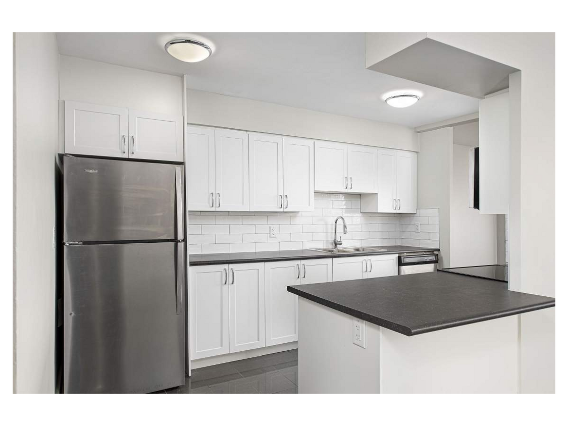 Thorncliffe Park Drive Rentals Promo - Parkway Place Apartments