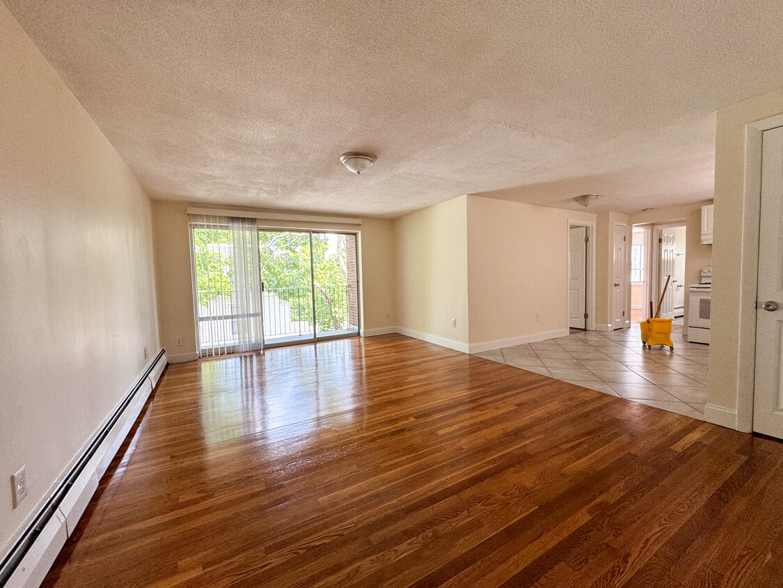 Foto principal - 42 W Emerson St
