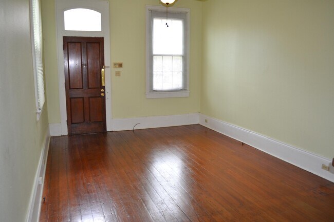 Building Photo - 2534 Chartres St