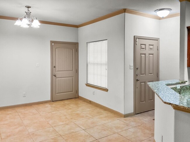 Foto del edificio - Move-In Ready Townhome Near I-30 & Arlington Entertainment!