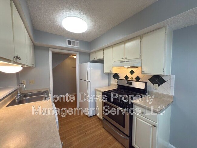 Building Photo - 1312 Southport Dr