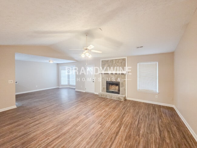 Building Photo - 2900 Rosecommons Dr