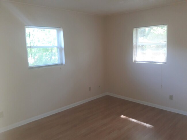 Building Photo - 1135 Woodland Avenue NE