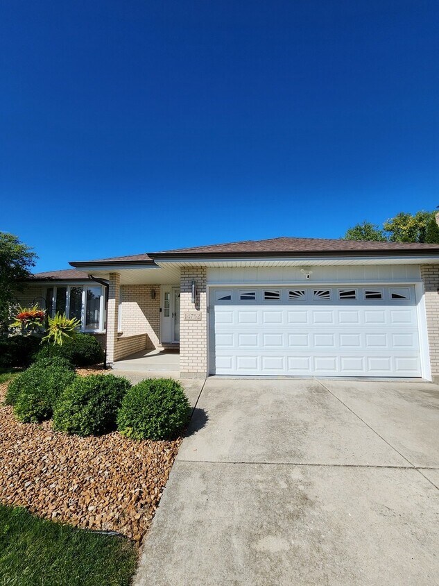 Primary Photo - 14752 Augusta Ln