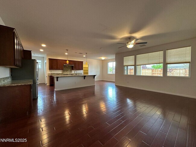 Foto del edificio - Immaculate Toll Brothers home
