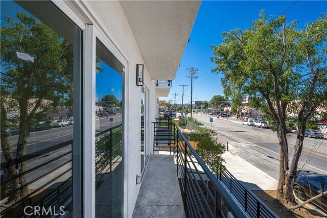 Foto del edificio - 6830 Hazeltine Ave