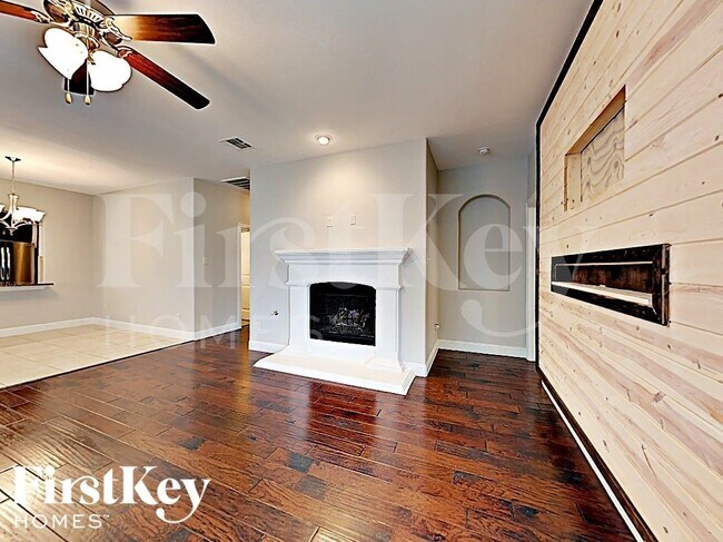 Foto del edificio - 488 Commonwealth Ln
