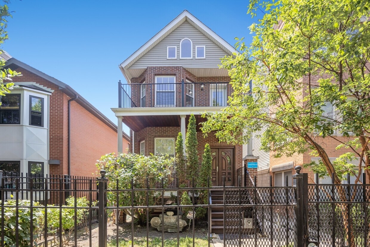 Primary Photo - 1620 N Artesian Ave