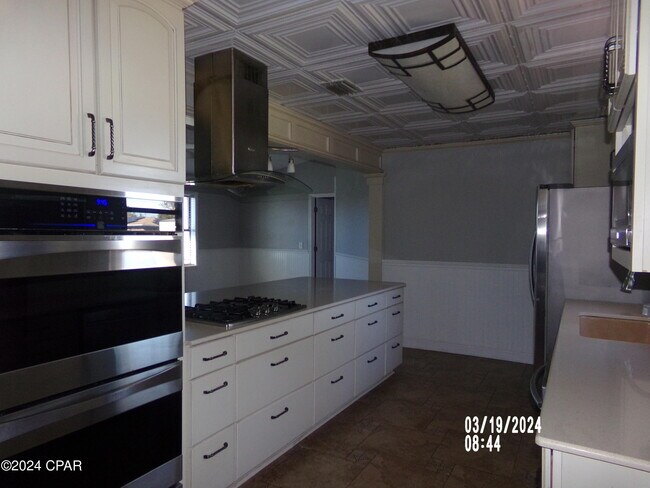 Building Photo - 110 Spruce Ct