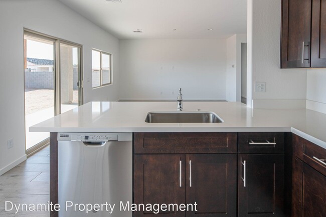 Building Photo - 3 br, 2 bath House - 37611 W Rovey Ave