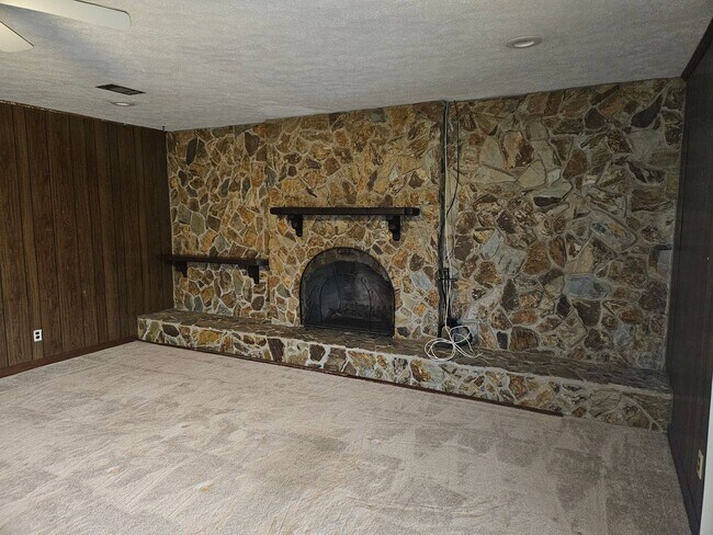 Foto del edificio - 5332 Thornton Ln