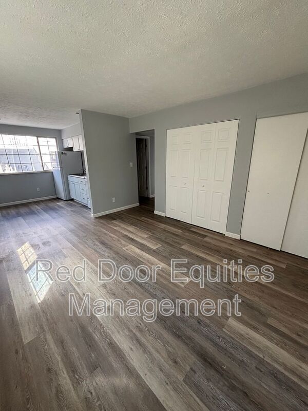 Building Photo - 117 W Walnut St